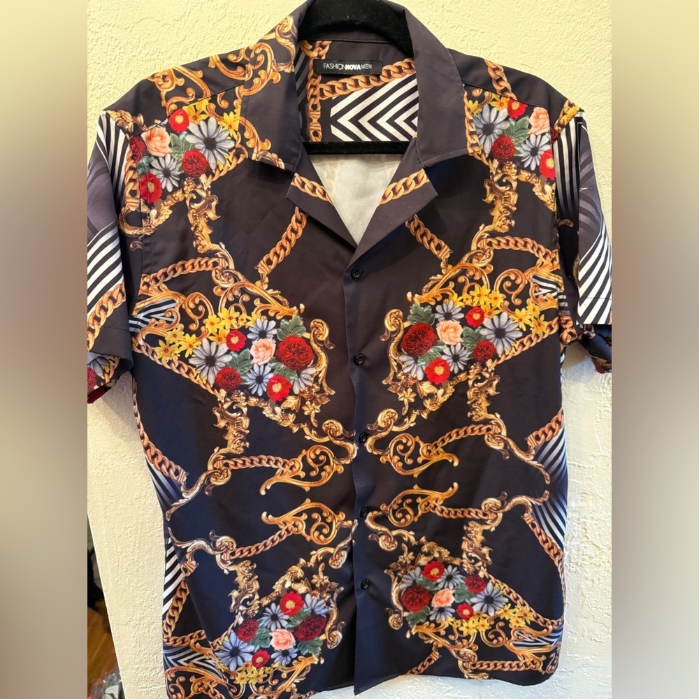 Fashion Nova Men’s Black Floral & Chain Print Button-Up Shirt Sz M Short Sleeve